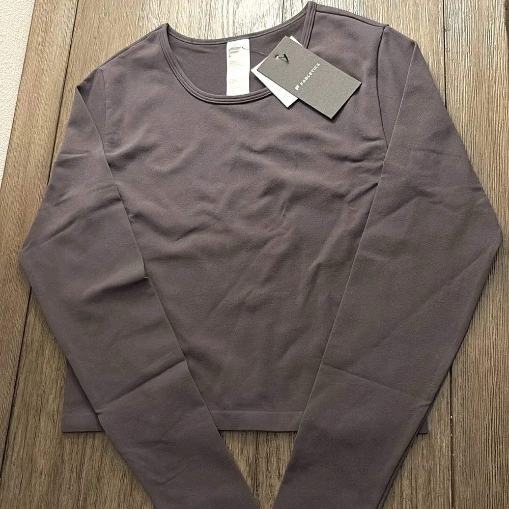 NWT [Fabletics] Long Sleeve Fitted Stretch Cropped Athletic Top Women’s Sz Small - Picture 4 of 9